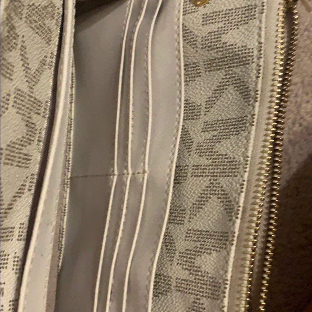 Michael kors cross body - Picture 5 of 5